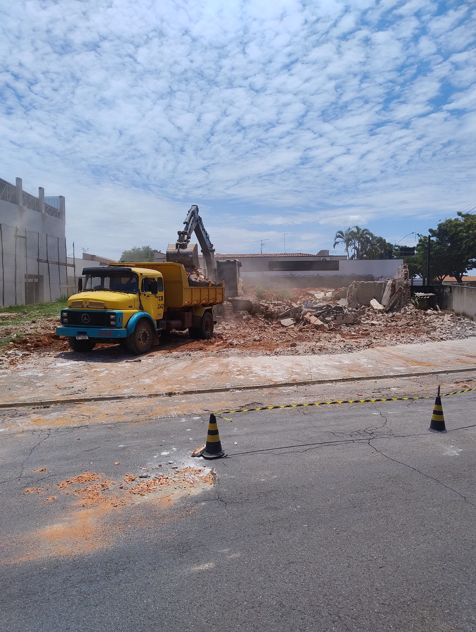 Adriano Areia E Pedra